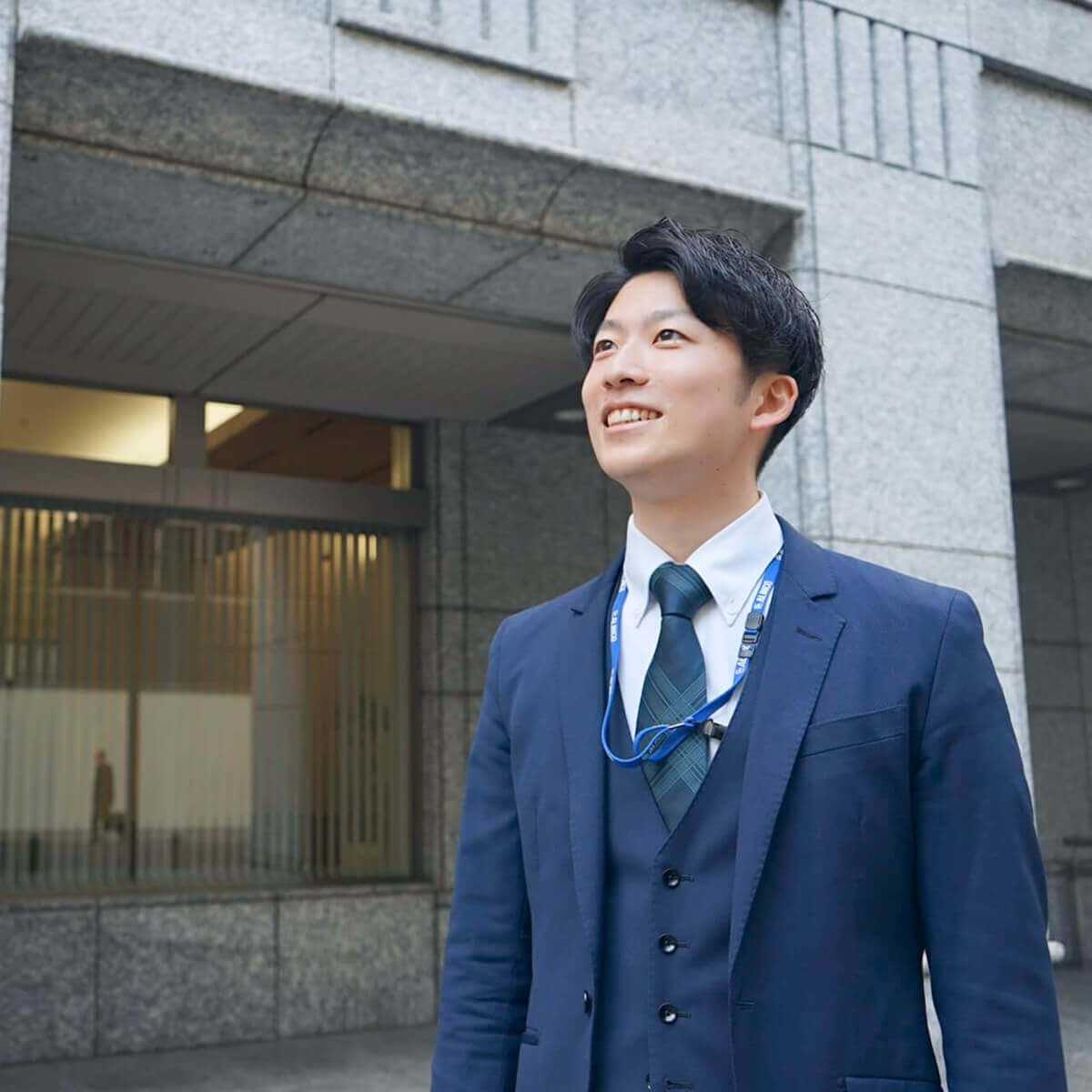 営業部(2021年新卒採用)K.Eさんの働く様子やインタビュー風景