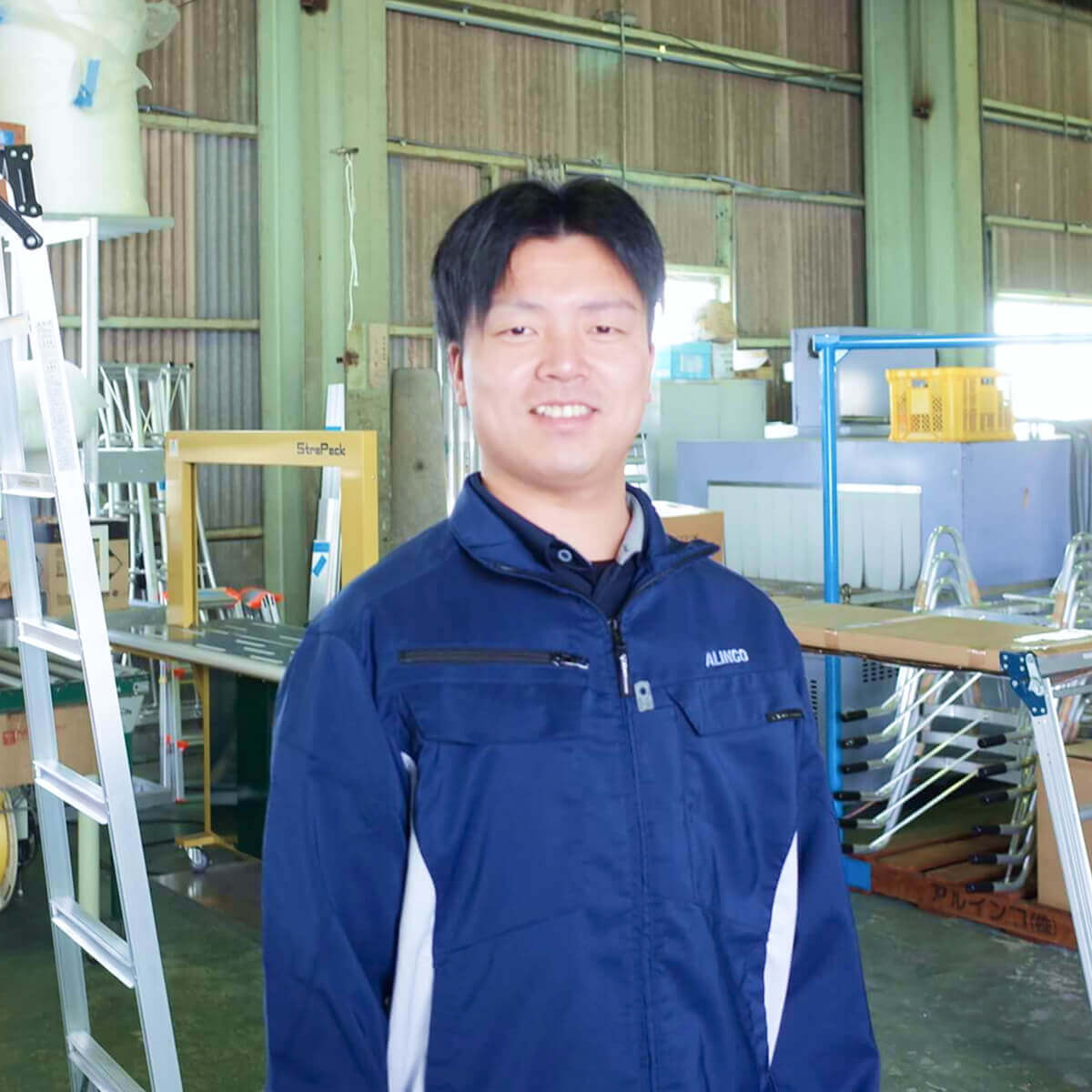 製品管理部(2022年新卒採用)Y.Hさんの働く様子やインタビュー風景