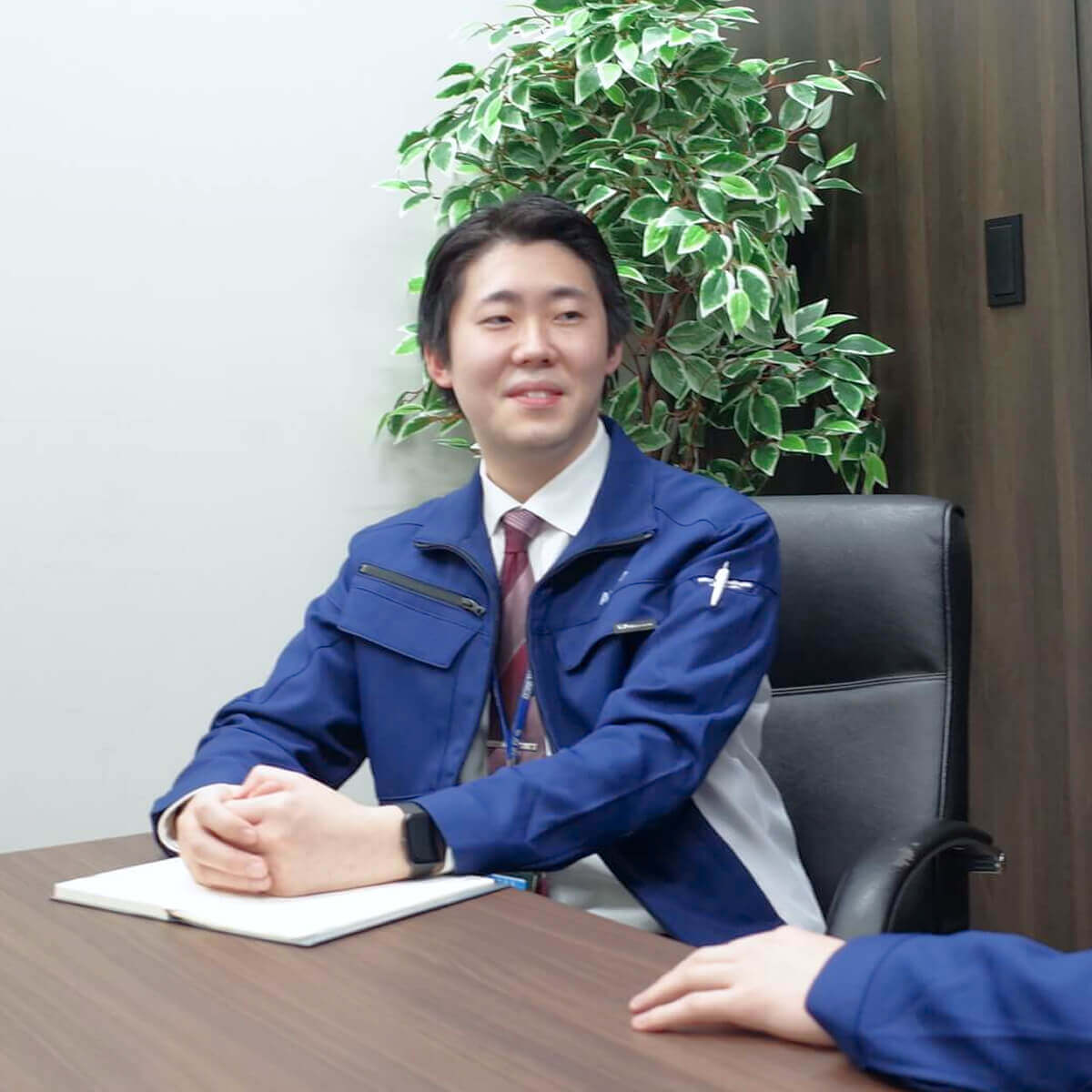 設計開発部(2023年新卒採用)N.Rさんの働く様子やインタビュー風景